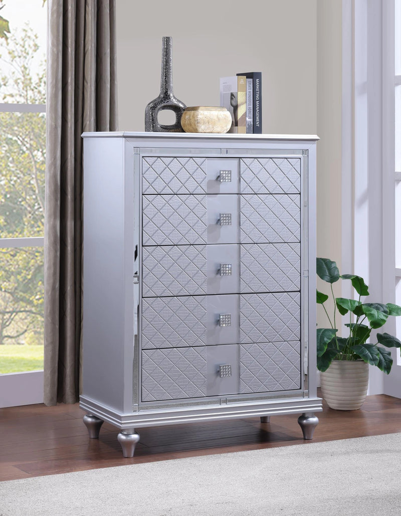 B048 Silver Chest