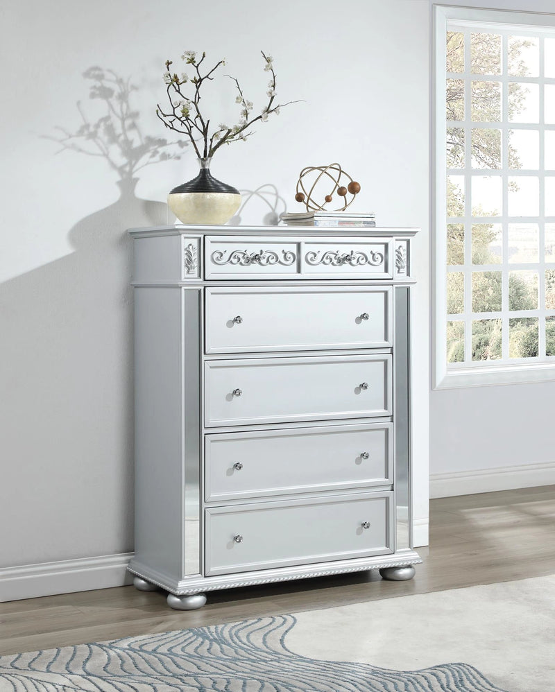 B092 Gray Chest