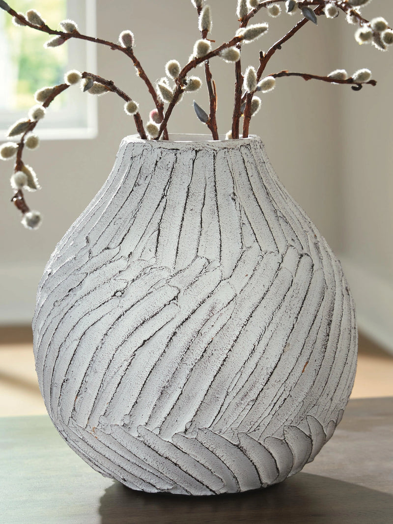 Shelvie Vase