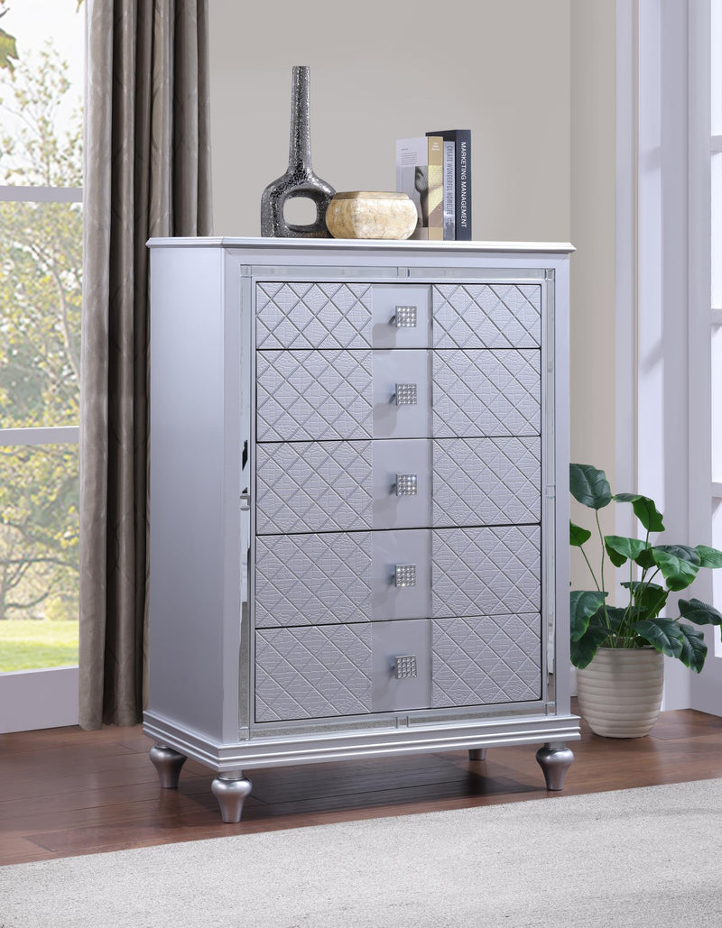 B048 Silver Chest