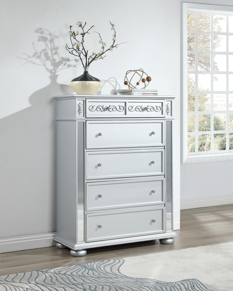 B092 Gray Chest