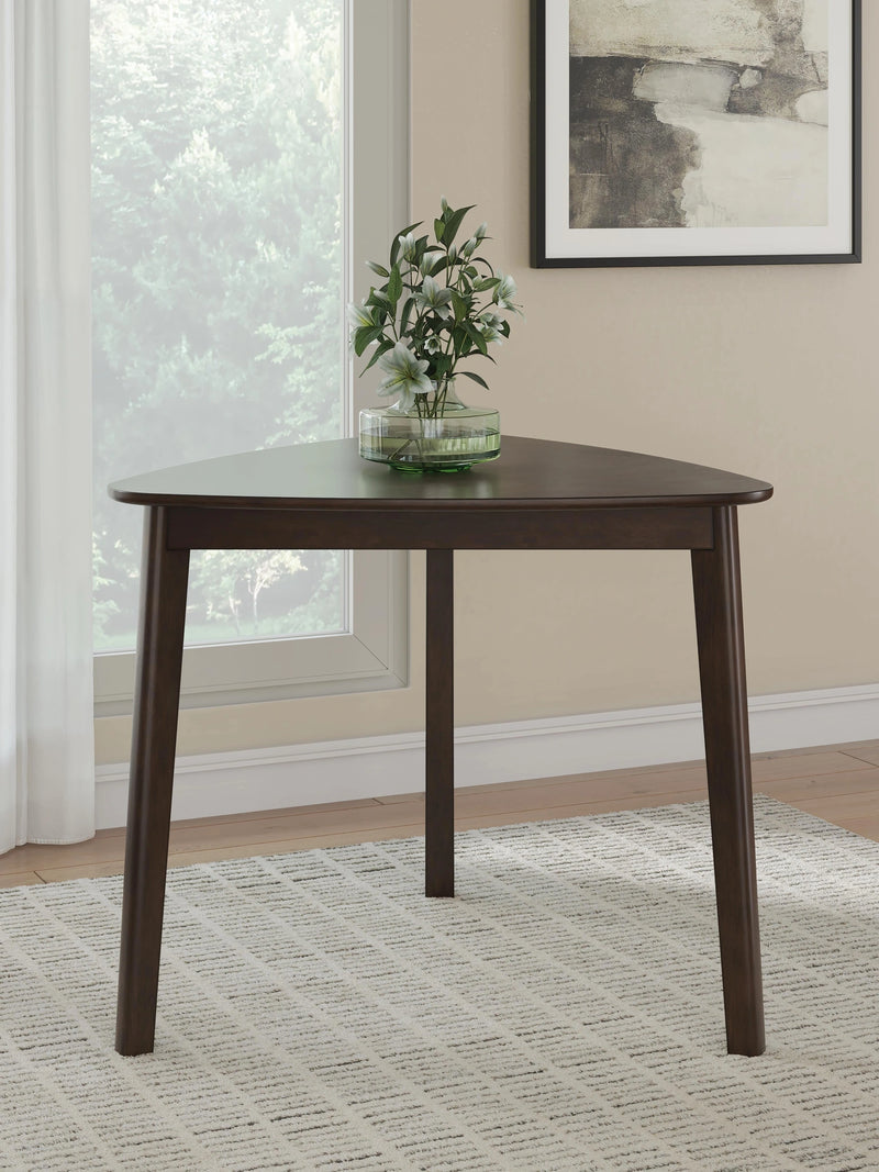 Mallenette Dining Room Set
