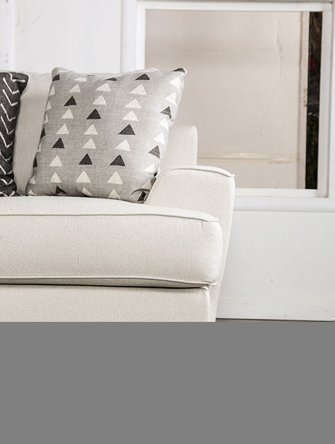Hyde Park Loveseat w/ Pillows